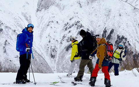 滑雪服為什么都是棉衣，沒(méi)有羽絨